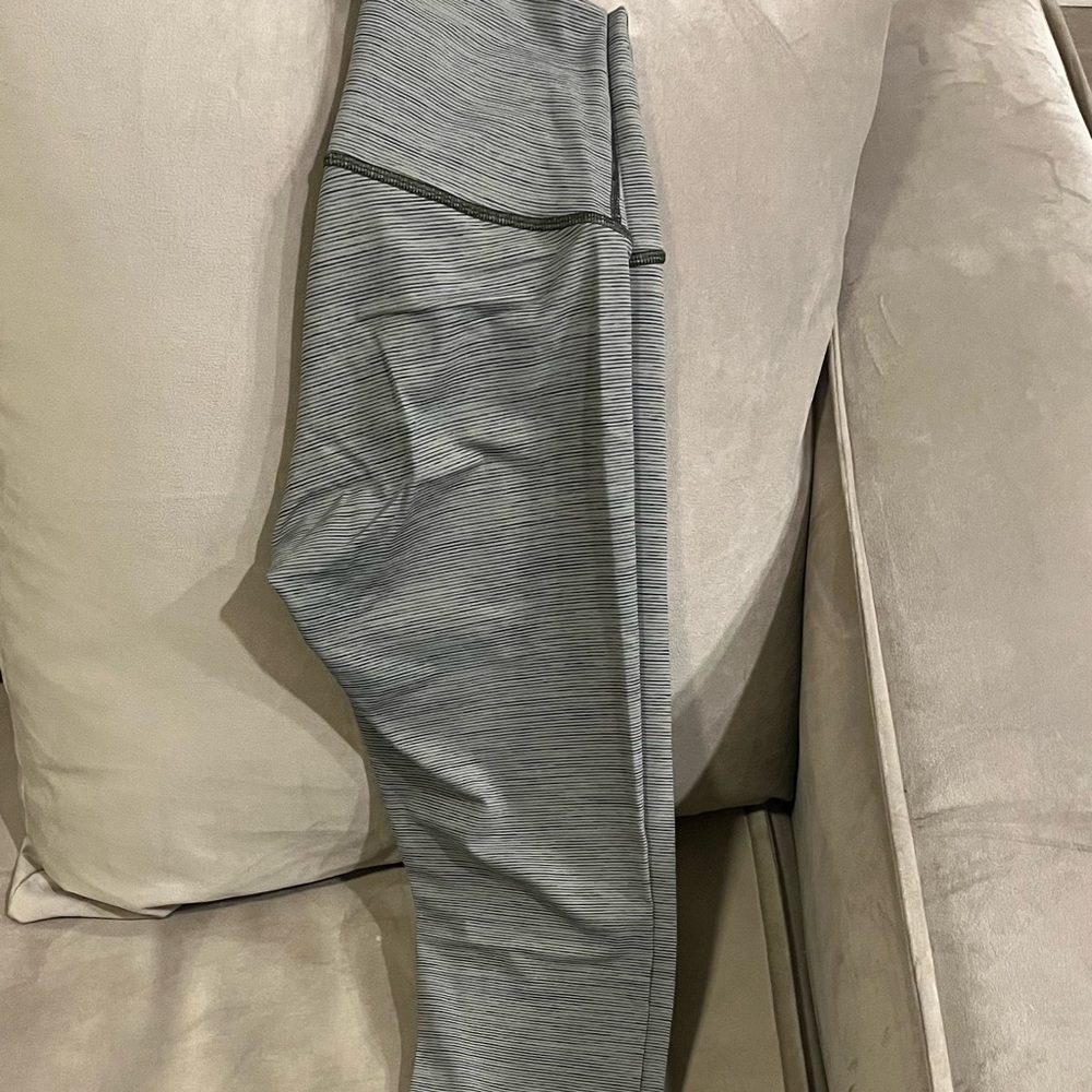 Army green line patterned lulu leggings